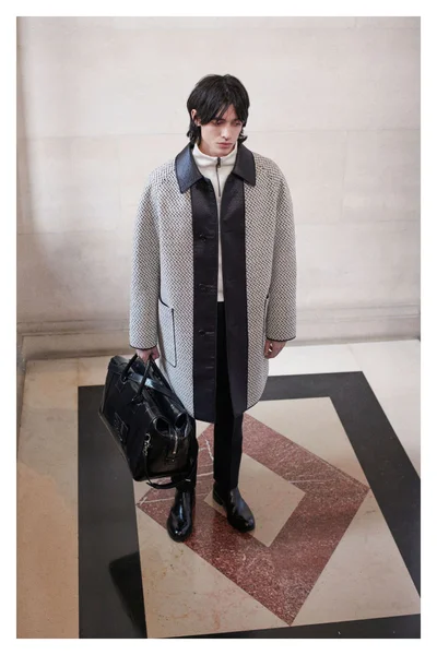 Look 10